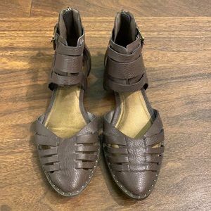 Kenneth Cole pointy-toe gladiator flats